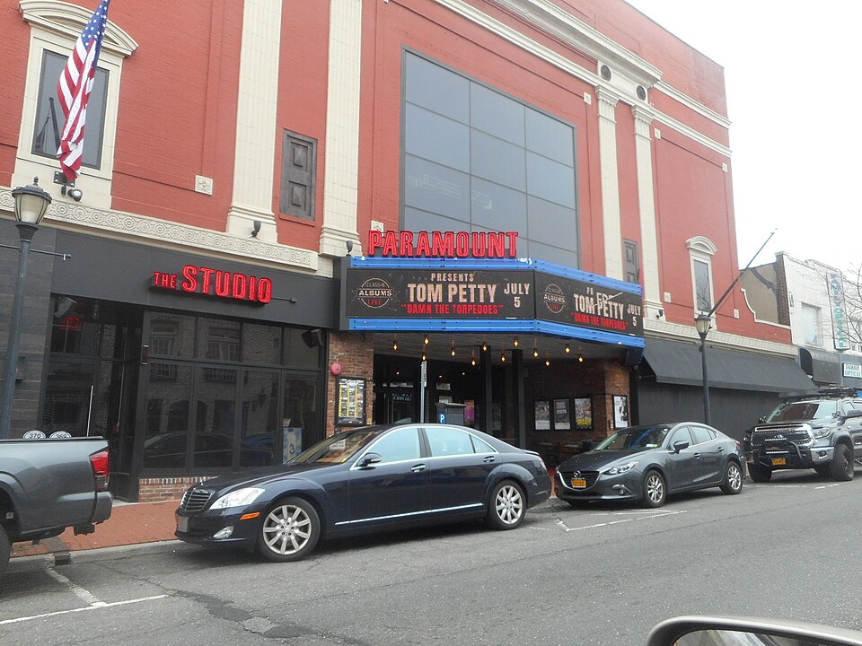 The Paramount in Huntington